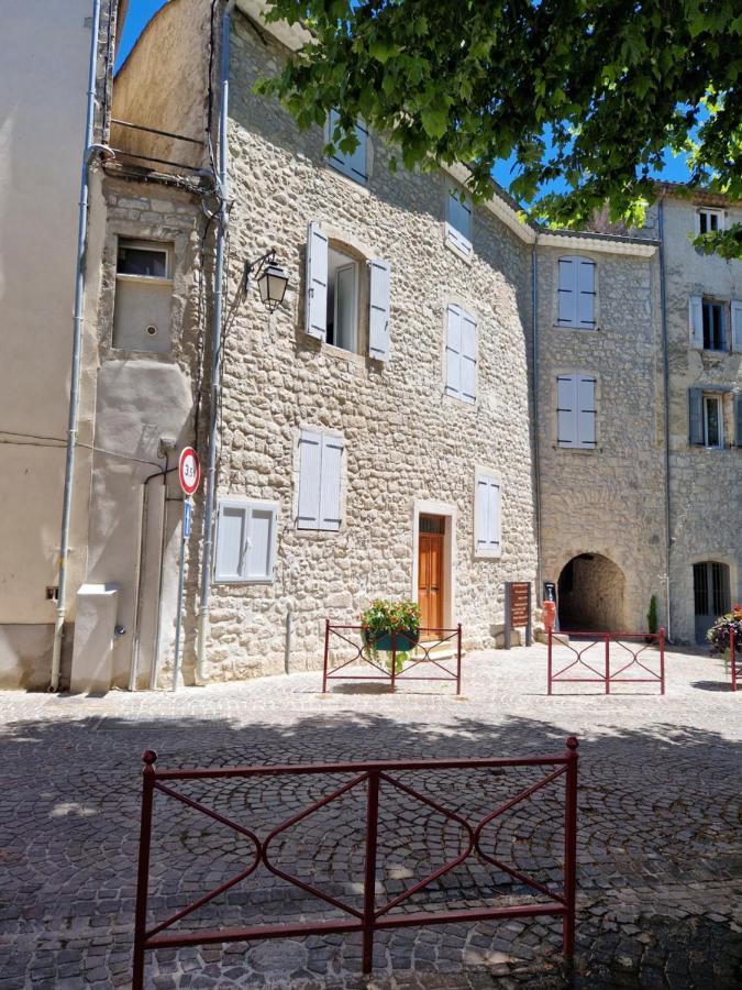 Gite De L'Eglise Laroque  Eksteriør bilde